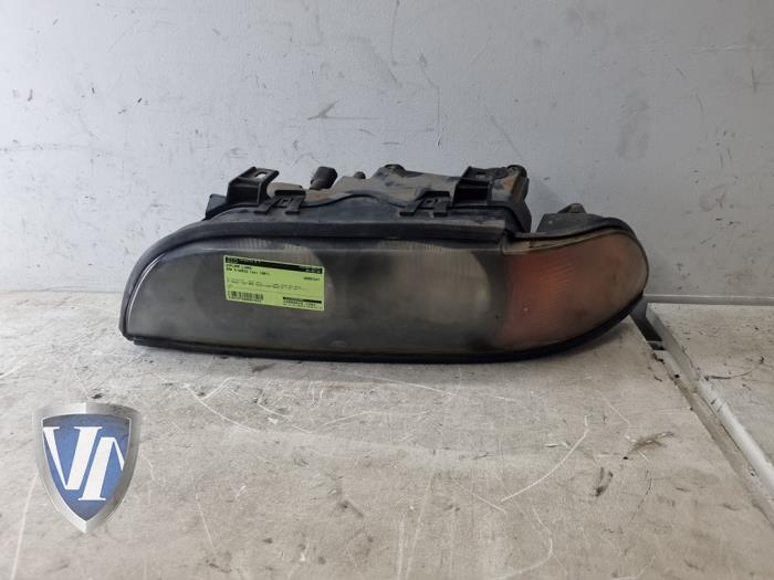 Gebrauchte Scheinwerfer links BMW 5 serie (E39) 523i 24V Preis € 125,00 Margenregelung angeboten von Vollux Carparts B.V.