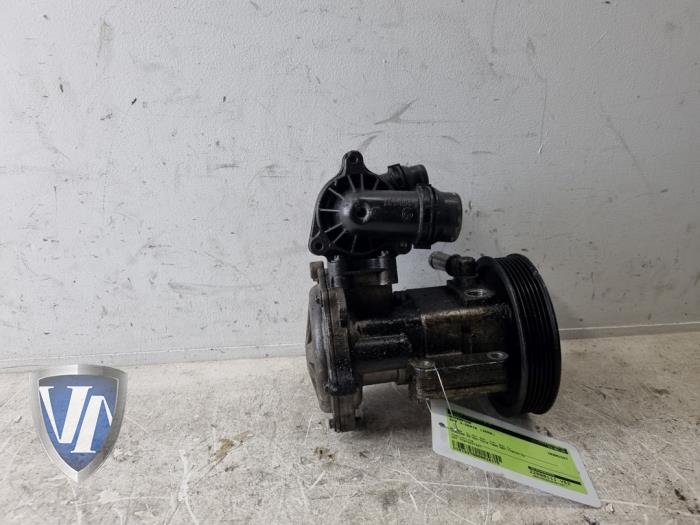 Usagé Pompe à eau BMW 3 serie (E90) 318i 16V Prix € 60,50 Prix TTC proposé par Vollux Carparts B.V.