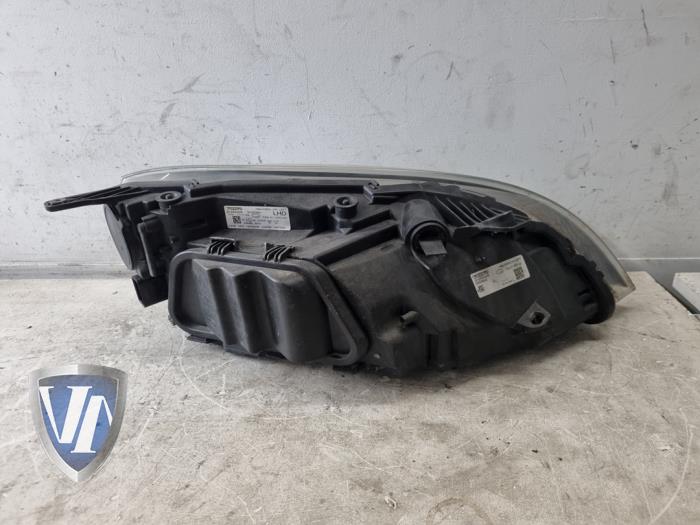 Headlight, left Volvo V40 1.6 D2 - 31420003 VOLVO