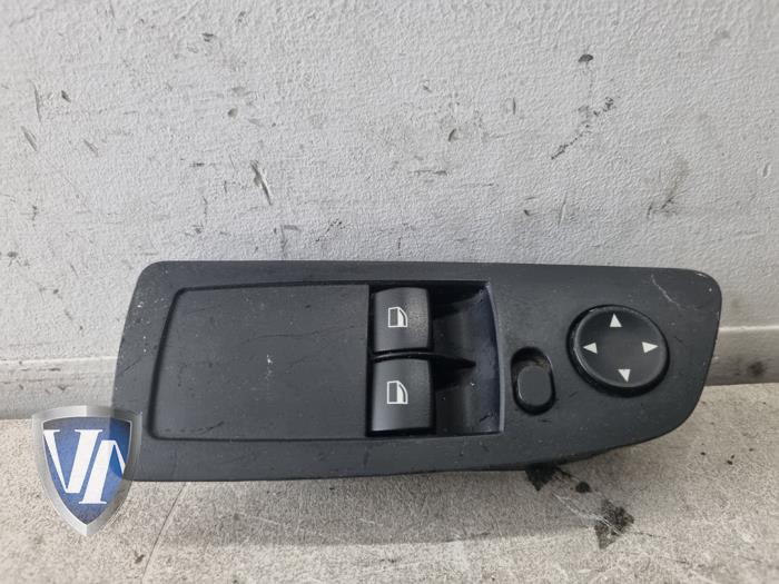 Używane Przelacznik combi okienny BMW 1 serie (E87/87N) 118i 16V Cena € 30,00 Procedura marży oferowane przez Vollux Carparts B.V.