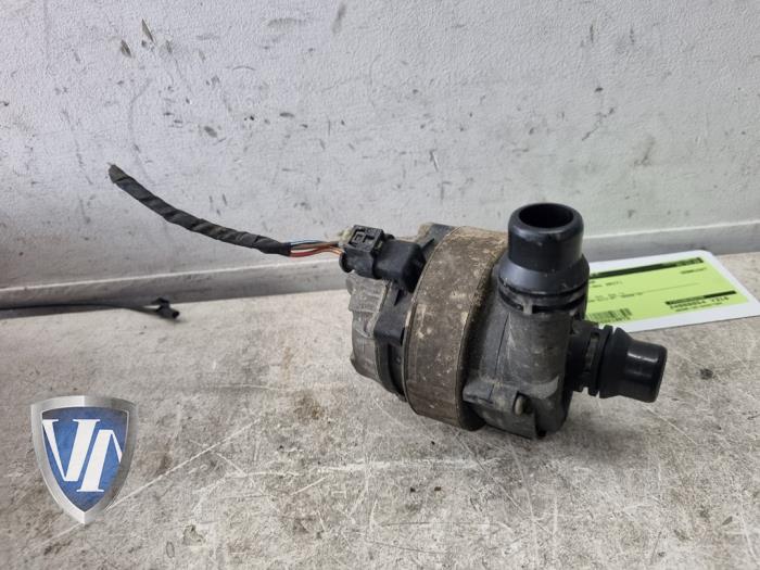 Begagnade Extra vattenpump BMW 3 serie (F30) 330e iPerformance Pris € 121,00 Inklusive moms erbjuds av Vollux Carparts B.V.