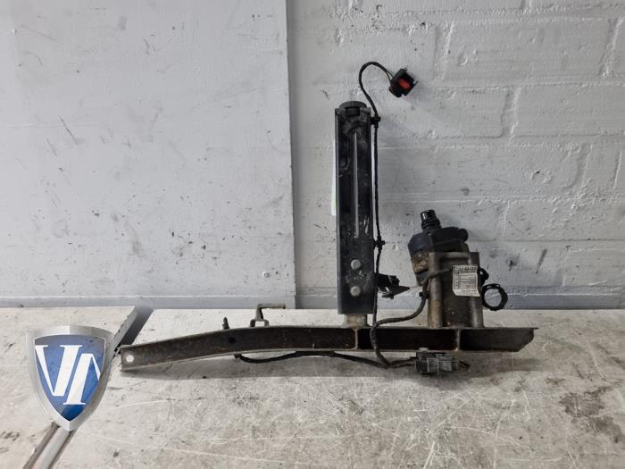 Begagnade Extra vattenpump BMW 3 serie (F30) 330e iPerformance Pris € 121,00 Inklusive moms erbjuds av Vollux Carparts B.V.