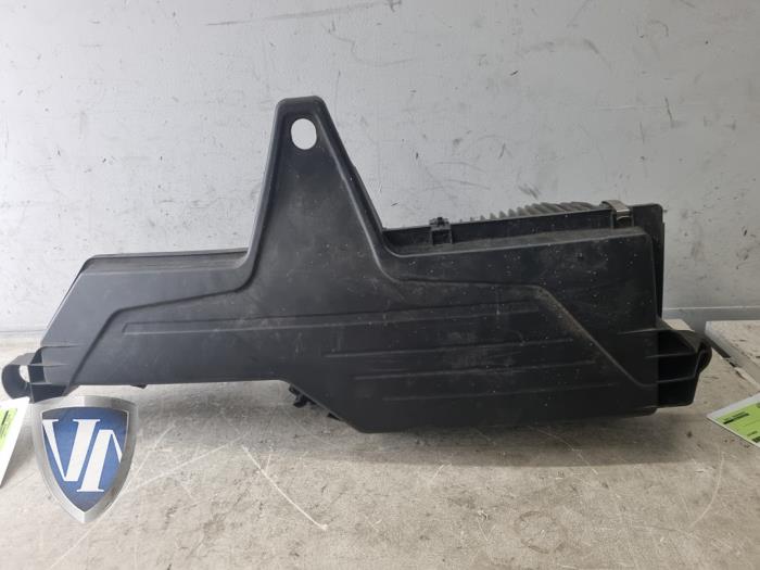 Begagnade Luftfilterhus BMW 1 serie (F20) 118d 2.0 16V Pris € 60,50 Inklusive moms erbjuds av Vollux Carparts B.V.