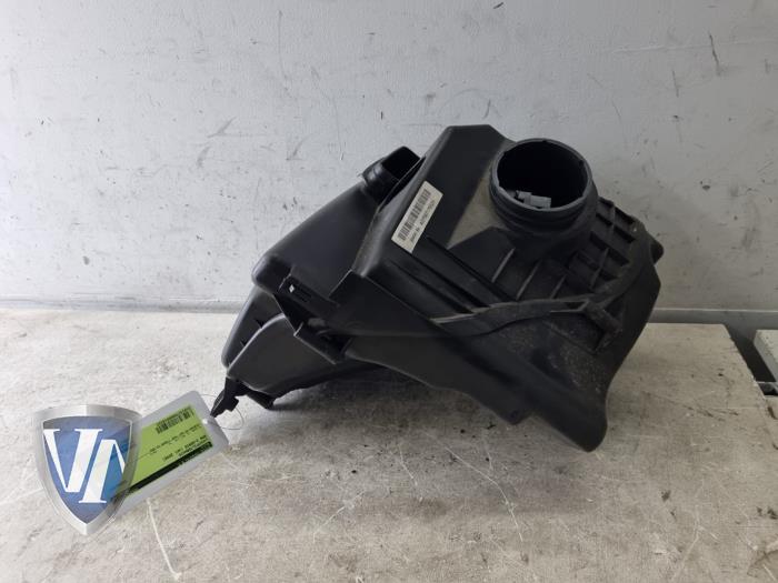Begagnade Luftfilterhus BMW 3 serie Touring (E91) 320i 16V Pris € 42,35 Inklusive moms erbjuds av Vollux Carparts B.V.