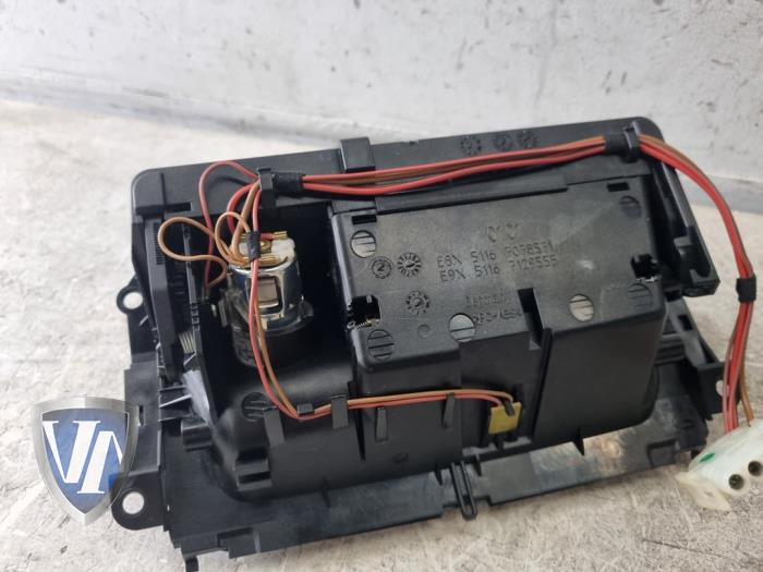 Begagnade Askkopp, fram BMW 3 serie Touring (E91) 320i 16V Pris € 18,15 Inklusive moms erbjuds av Vollux Carparts B.V.
