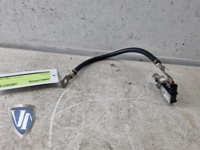 Używane Biegun akumulator BMW 1 serie (F20) 116d 2.0 16V Cena € 33,28 Z VAT oferowane przez Vollux Carparts B.V.