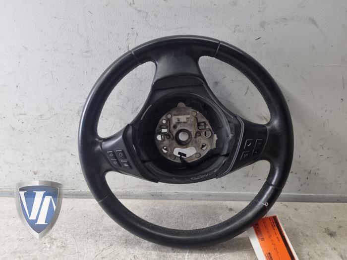 Używane Kierownica BMW 3 serie (E90) 318i 16V Cena € 72,59 Z VAT oferowane przez Vollux Carparts B.V.