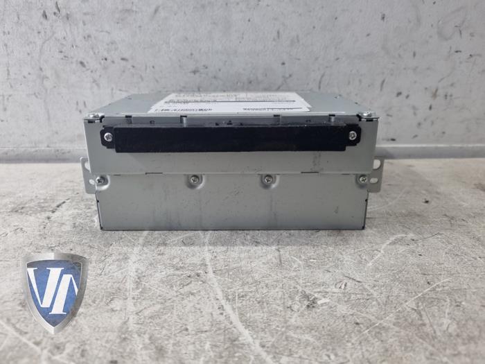 Używane Odtwarzacz CD Volvo V60 I (FW/GW) 1.6 T3 16V Cena € 119,79 Z VAT oferowane przez Vollux Carparts B.V.