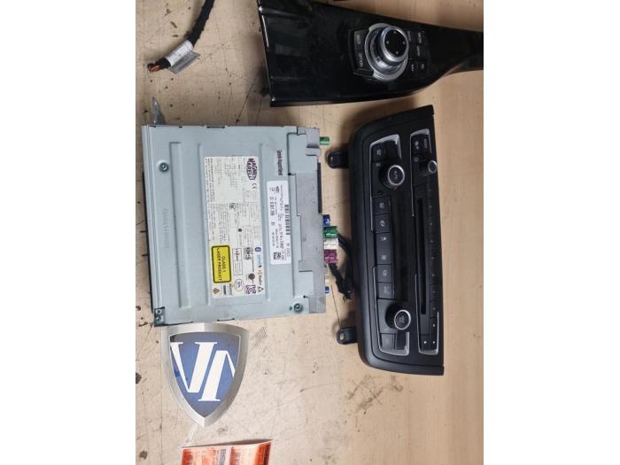 Gebrauchte Navigation Set BMW 3 serie (F30) 320d 2.0 16V Preis € 423,50 Mit Mehrwertsteuer angeboten von Vollux Carparts B.V.