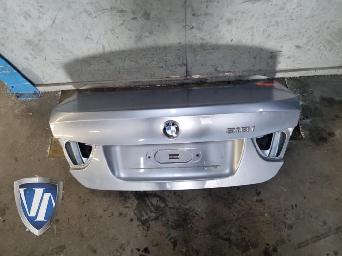 Używane Tylna klapa BMW 3 serie (E90) 318i 16V Cena € 121,00 Z VAT oferowane przez Vollux Carparts B.V.