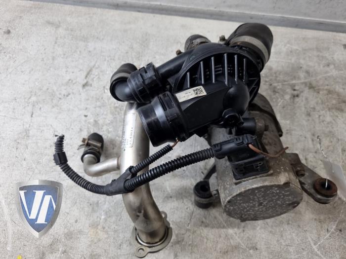 Usagé Pompe à eau BMW 3 serie (E93) 320i 16V Prix € 96,80 Prix TTC proposé par Vollux Carparts B.V.