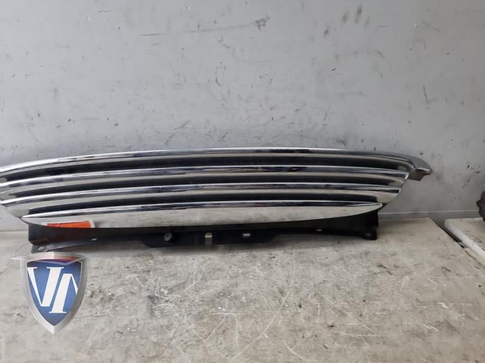 Używane Grill Mini Mini (R56) Cena € 60,50 Z VAT oferowane przez Vollux Carparts B.V.