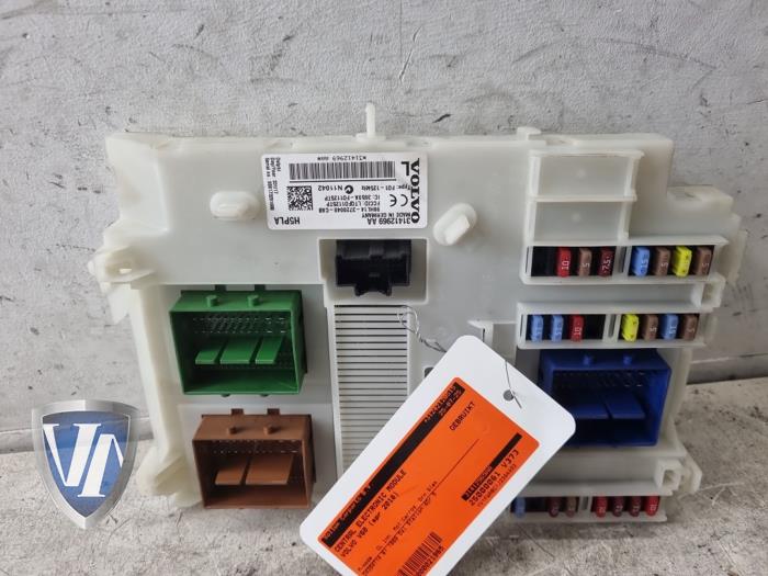 Usados Módulo electrónico central Volvo V60 I (FW/GW) 2.0 D4 16V Precio € 108,89 IVA incluido ofrecido por Vollux Carparts B.V.