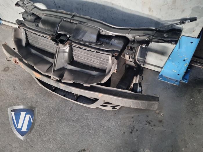 Używane Panel przedni BMW 3 serie Touring (E91) 318i 16V Cena € 181,49 Z VAT oferowane przez Vollux Carparts B.V.