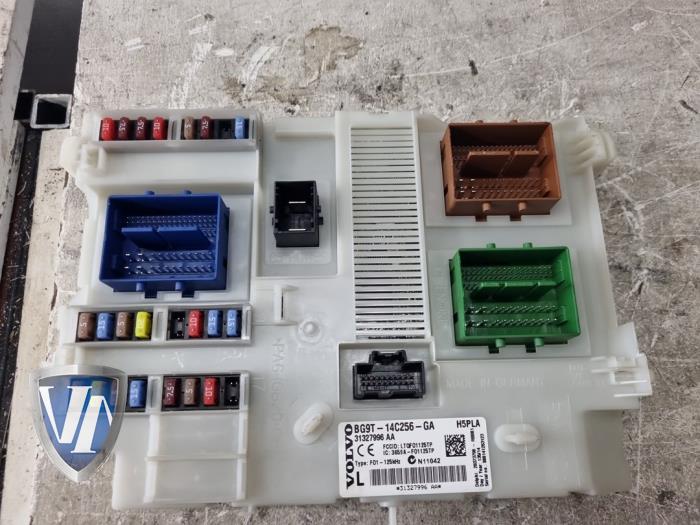 Used Body control computer Volvo V60 I (FW/GW) 2.0 D4 16V Price € 169,39 Inclusive VAT offered by Vollux Carparts B.V.
