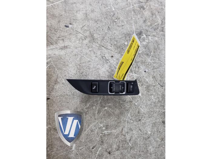 Usados Interruptor ESP BMW 3 serie (F30) 330e Precio € 24,20 IVA incluido ofrecido por Vollux Carparts B.V.
