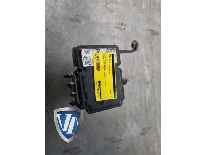 Begagnade ABS-pump Ford Focus 3 1.0 Ti-VCT EcoBoost 12V 125 Pris € 119,79 Inklusive moms erbjuds av Vollux Carparts B.V.