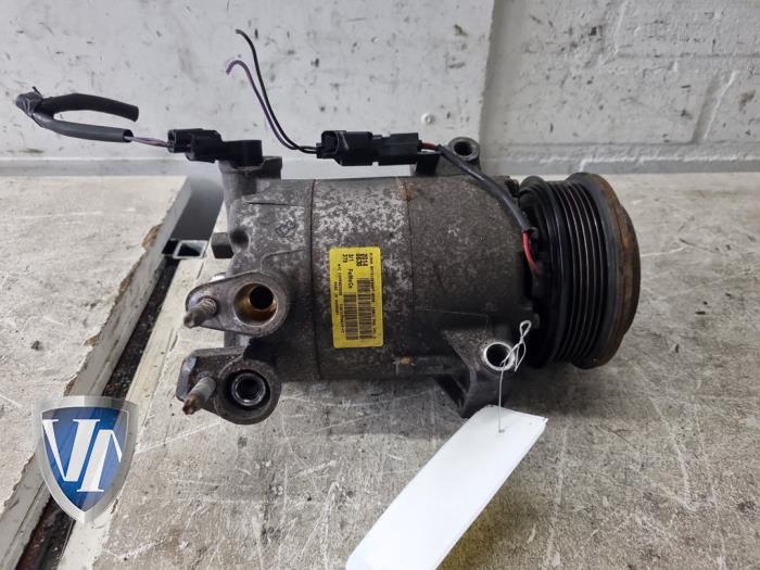 Usagé Compresseur de clim Ford Focus 3 1.0 Ti-VCT EcoBoost 12V 125 Prix € 121,00 Prix TTC proposé par Vollux Carparts B.V.