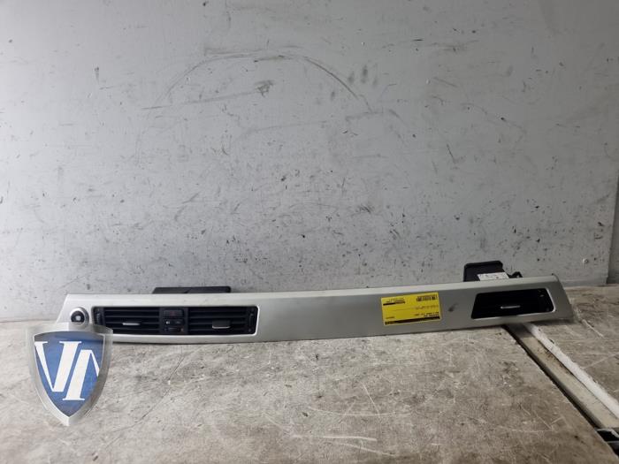 Używane Element deski rozdzielczej BMW 3 serie Touring (E91) 325i 24V Cena € 30,25 Z VAT oferowane przez Vollux Carparts B.V.