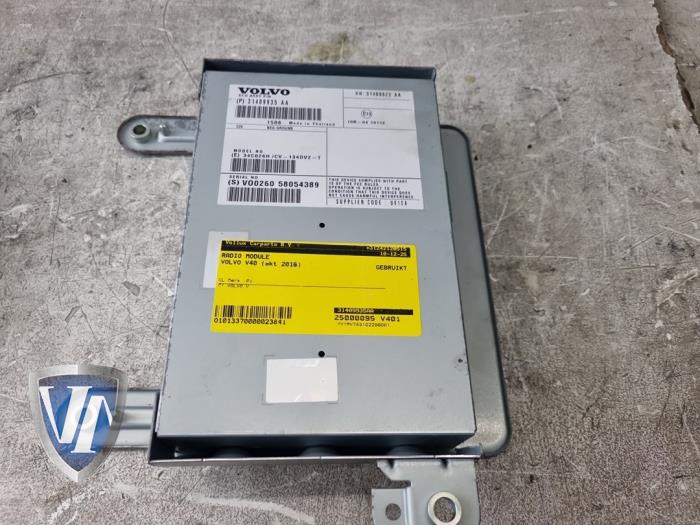 Używane Modul radiowy Volvo V40 (MV) 2.0 D2 16V Cena € 121,00 Z VAT oferowane przez Vollux Carparts B.V.