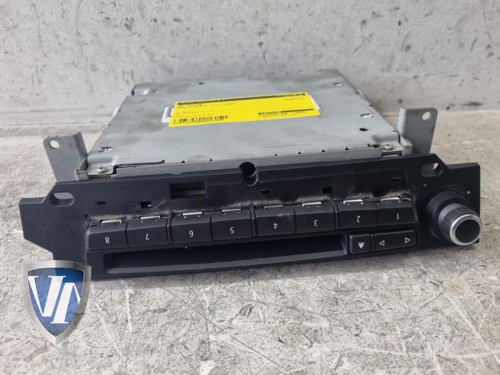 Używane Odtwarzacz CD BMW 5 serie Touring (E61) 525i 24V Cena € 54,45 Z VAT oferowane przez Vollux Carparts B.V.