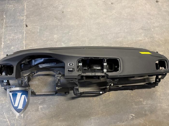 Używane Panel Volvo V60 I (FW/GW) 2.4 D6 20V Plug-in Hybrid AWD Cena na żądanie oferowane przez Vollux Carparts B.V.