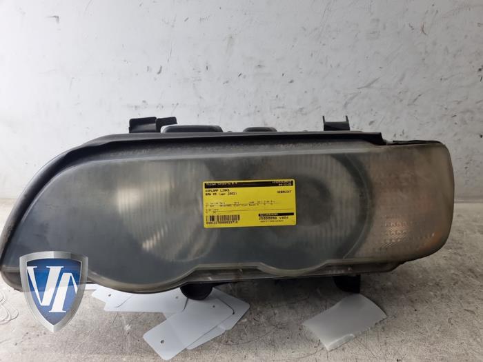 Używane Reflektor lewy BMW X5 (E53) 3.0d 24V Cena € 145,19 Z VAT oferowane przez Vollux Carparts B.V.