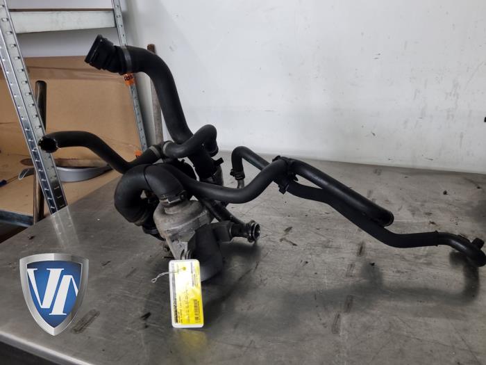 Usagé Pompe à eau BMW 3 serie (E90) 318i 16V Prix € 121,00 Prix TTC proposé par Vollux Carparts B.V.