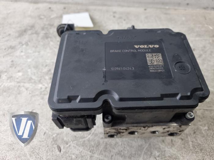 Używane Pompa ABS Volvo V40 (MV) 2.0 D4 16V Cena € 60,50 Z VAT oferowane przez Vollux Carparts B.V.