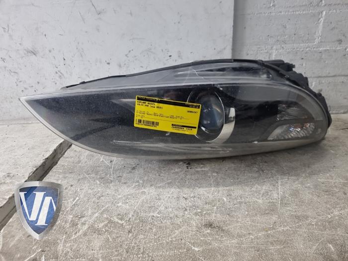 Używane Reflektor prawy Volvo V40 (MV) 2.0 D4 16V Cena € 393,25 Z VAT oferowane przez Vollux Carparts B.V.