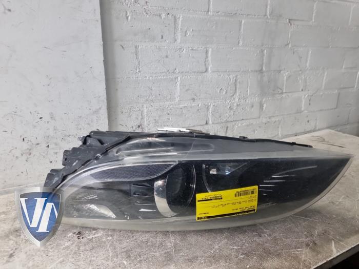 Używane Reflektor lewy Volvo V40 (MV) 2.0 D4 16V Cena € 482,79 Z VAT oferowane przez Vollux Carparts B.V.