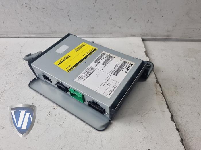 Używane Modul nawigacji Volvo V60 I (FW/GW) 2.0 D4 16V Cena € 108,89 Z VAT oferowane przez Vollux Carparts B.V.
