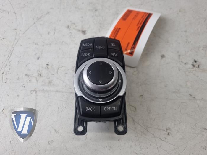 Usagé Panneau de commandes navigation BMW 3 serie (F30) 320d 2.0 16V Prix € 47,19 Prix TTC proposé par Vollux Carparts B.V.