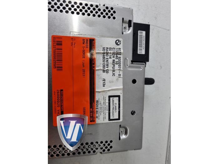 Używane Radio BMW 1 serie (F20) 114i 1.6 16V Cena € 72,60 Z VAT oferowane przez Vollux Carparts B.V.