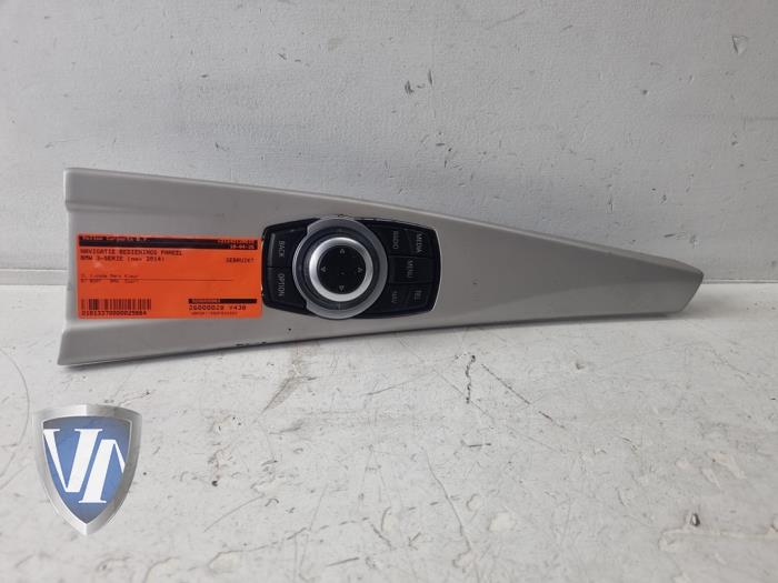 Usagé Panneau de commandes navigation BMW 3 serie Touring (F31) Prix € 95,59 Prix TTC proposé par Vollux Carparts B.V.