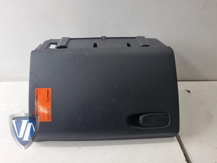 Begagnade Handskfack Volvo V40 (MV) 2.0 D4 16V Pris € 42,35 Inklusive moms erbjuds av Vollux Carparts B.V.
