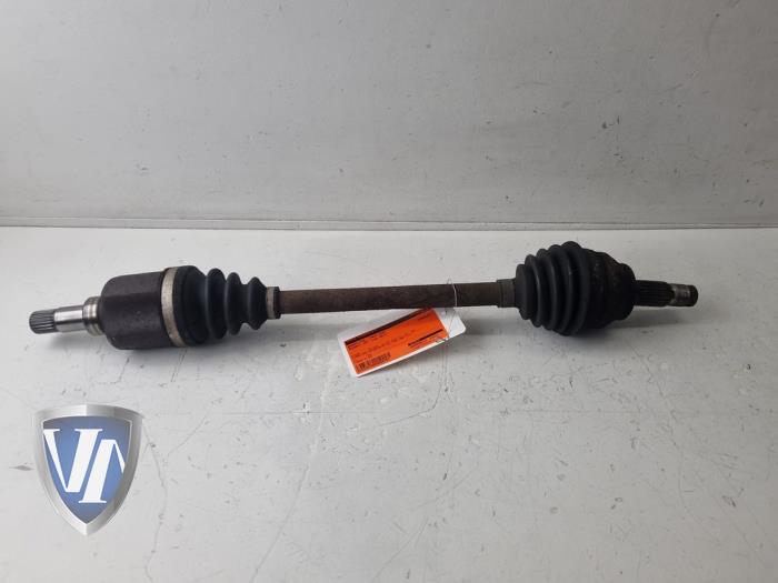 Gebrauchte Antriebswelle links vorne Peugeot 207 CC (WB) 1.6 16V Preis € 36,30 Mit Mehrwertsteuer angeboten von Vollux Carparts B.V.