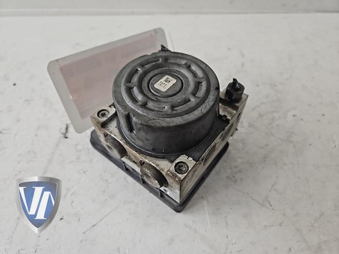 Usagé Pompe ABS Ford Fiesta 6 (JA8) 1.5 TDCi Prix € 83,49 Prix TTC proposé par Vollux Carparts B.V.