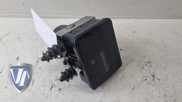 Begagnade ABS-pump Seat Leon (1P1) 2.0 TDI 16V Pris € 42,35 Inklusive moms erbjuds av Vollux Carparts B.V.