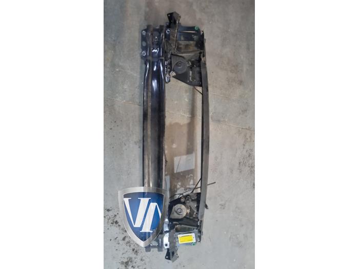 Begagnade Front Volvo V70 (BW) 2.4 D5 20V 205 Pris € 145,20 Inklusive moms erbjuds av Vollux Carparts B.V.