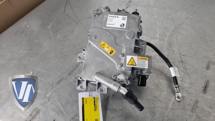 Używane Przetwornica Volvo V60 I (FW/GW) 2.4 D6 20V Plug-in Hybrid AWD Cena na żądanie oferowane przez Vollux Carparts B.V.
