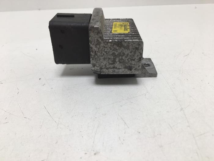 Glow plug relay Dacia Duster 8200859243
