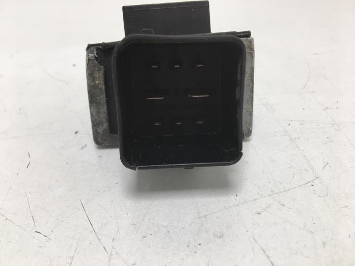 Glow plug relay Dacia Duster 8200859243