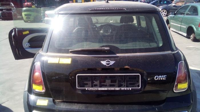 Usados Cubierta de maletero BMW Mini (R50/53) 1.6 16V One Precio € 49,99 Norma de margen ofrecido por Autodemontage Tegelen