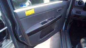 Używane Tapicerka drzwi lewych przednich wersja 4-drzwiowa Mazda 2 (NB/NC/ND/NE) 1.4 16V Cena € 39,99 Procedura marży oferowane przez Autodemontage Smeets Janssen