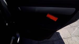 Usados Tapizado de puerta de 4 puertas derecha detrás Suzuki Swift (ZA/ZC/ZD1/2/3/9) 1.5 VVT 16V Precio € 35,00 Norma de margen ofrecido por Autodemontage Smeets Janssen