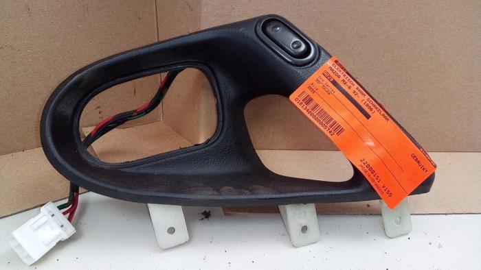 Usados Interruptor de ventanilla eléctrica Mazda MX-6 2.0i 16V Precio € 24,99 Norma de margen ofrecido por Autodemontage Tegelen