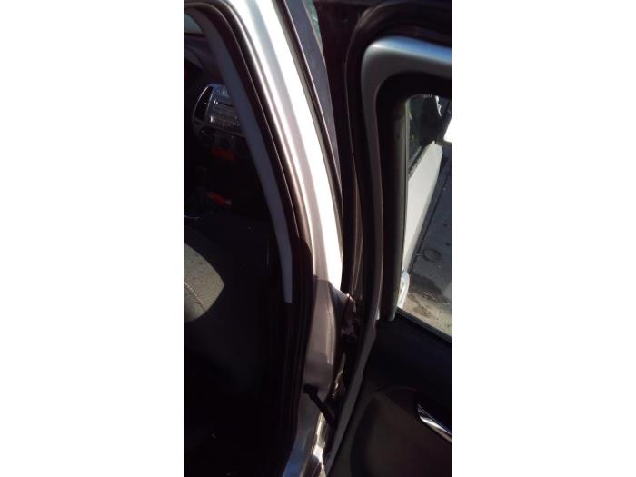 Rear door seal 4-door, right from a Hyundai i20 1.2i 16V 2012