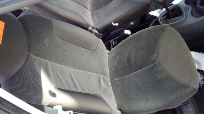 Seat, right from a Toyota Aygo (B10) 1.0 12V VVT-i 2008