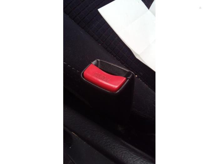 Front seatbelt buckle, right from a Subaru Impreza II Plus (GG) 1.6 16V TS 4x4 2003